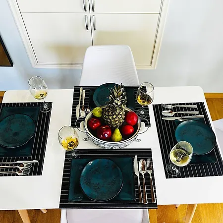 Cinnamon House -next To Old Town