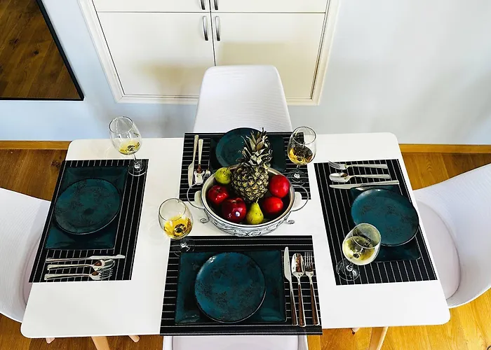 Cinnamon House -next To Old Town